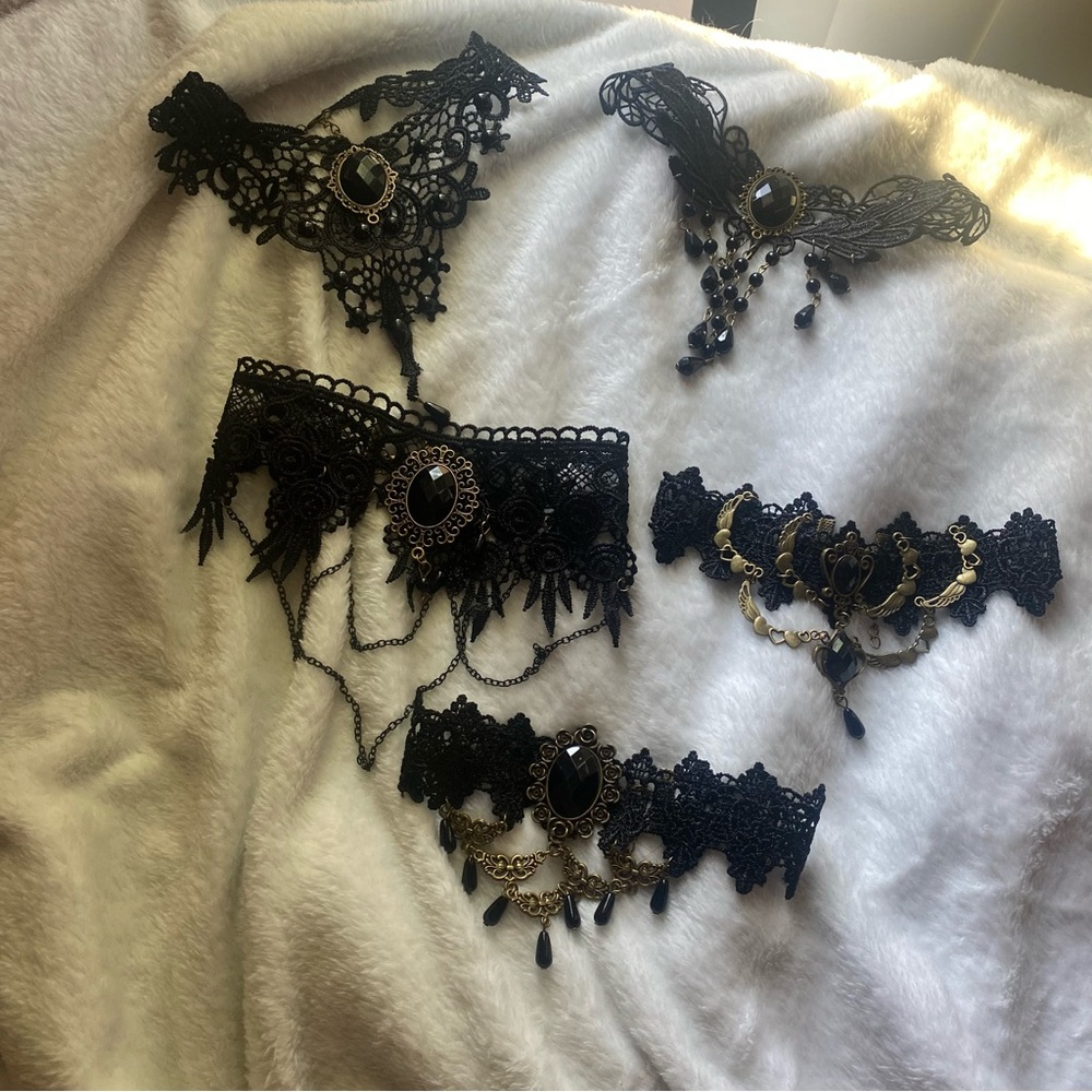 Elegant Black Lace Choker Set